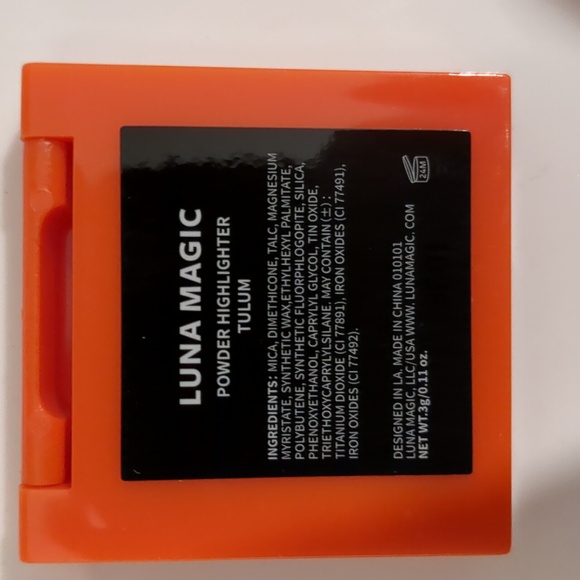 Powder Highlighter - Picture 2 of 2